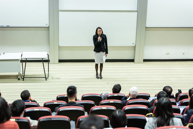 Les missions d’un interprète de conférence : un rôle clé dans la communication internationale